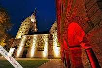 Mit der neuen Beleuchtungsinstallation rÃ¼ckt sich die Cyriakus-Kirche in Geseke in ein neues Licht.